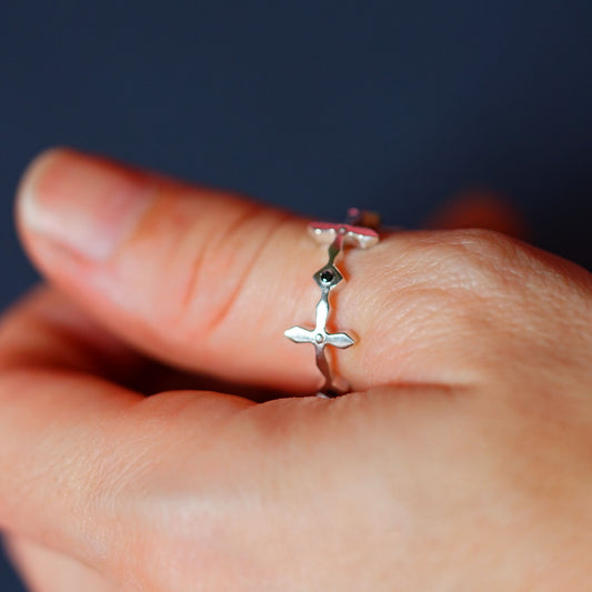 Anillo diamante-cruz